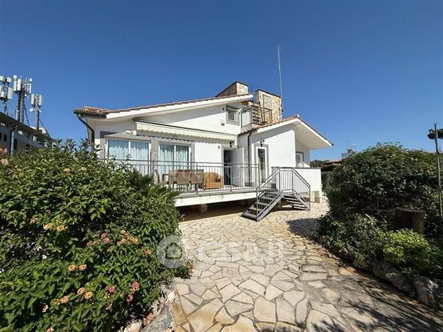 Villa in residenziale in Via Loano