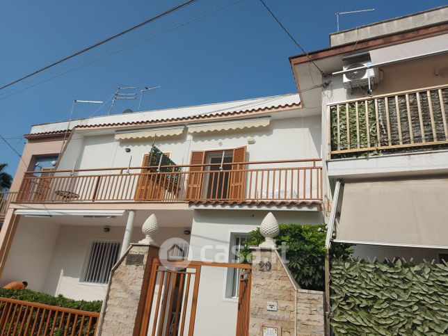 Attico/mansarda in residenziale in Viale Lido Gandoli 22