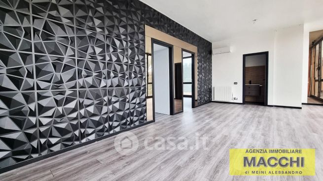 Ufficio in commerciale in 
