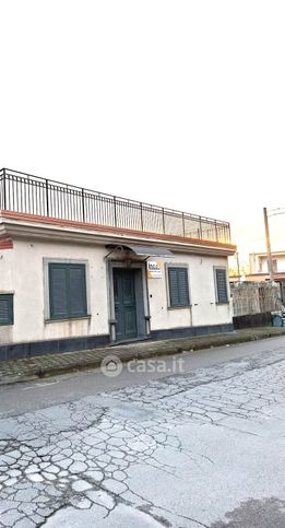 Capannone in commerciale in Via le Noci