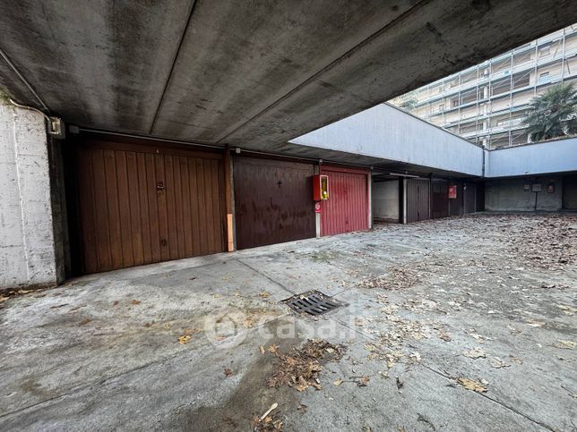 Box/posto auto in residenziale in Via I Maggio 28
