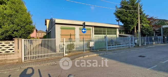 Capannone in commerciale in Via Risorgimento