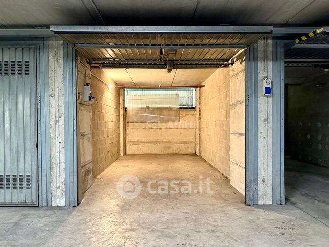 Garage/posto auto in residenziale in Via Giulio Uberti 15