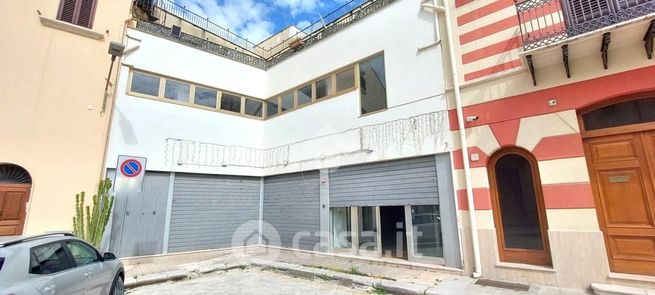 Capannone in commerciale in Via Giuseppe Garibaldi