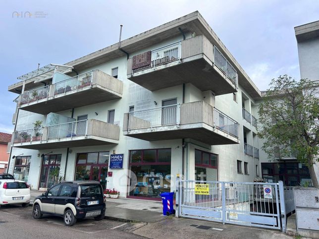 Box/posto auto in residenziale in Via Esino 44