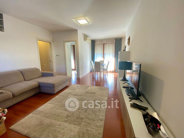 Appartamento in residenziale in Via G. Carducci 2