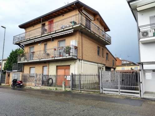 Appartamento in residenziale in Via Adamello 33