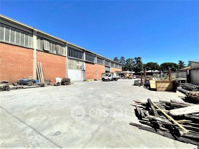 Capannone in commerciale in Via dell'Artigiano 12