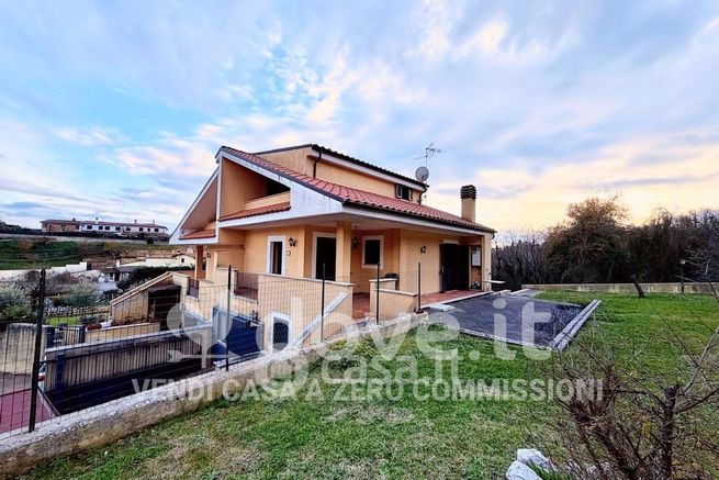 Villa in residenziale in Via Alfredo Mastrella 2