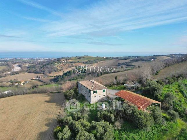 Casa indipendente in residenziale in Strada Scapezzano Roncitelli 90