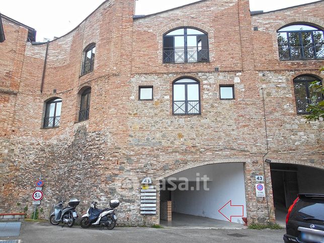 Box/posto auto in residenziale in Viale Pietro Toselli
