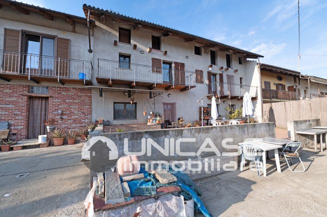 Villetta a schiera in residenziale in Strada Cuccia 37