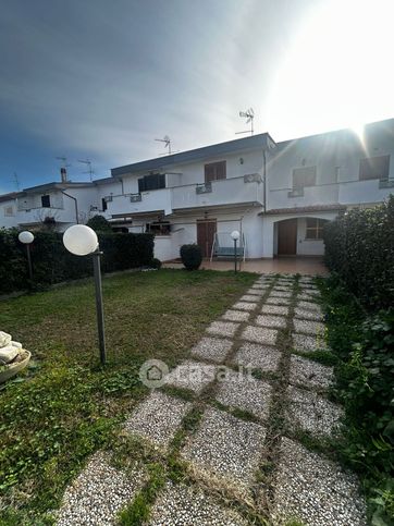 Villetta a schiera in residenziale in Via Ticino 8