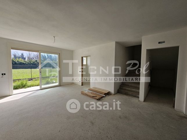 Casa bi/trifamiliare in residenziale in 