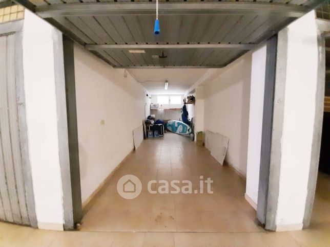 Garage/posto auto in residenziale in Via Pesaro 3