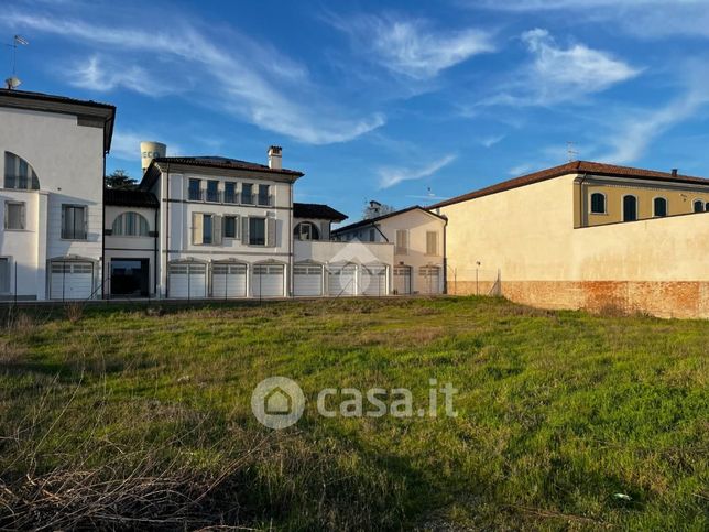 Terreno edificabile in residenziale in Via Curtatone e Montanara