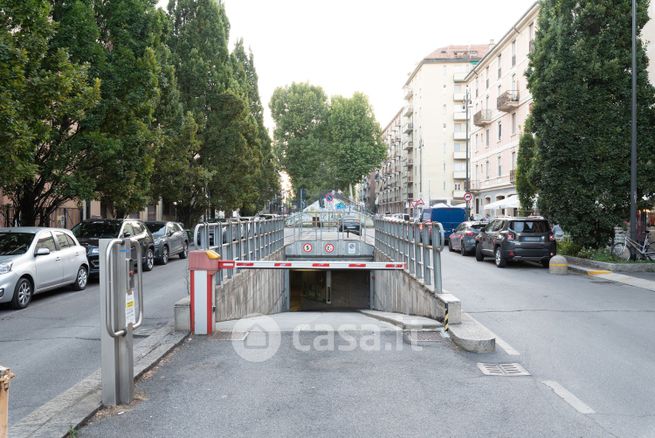 Garage/posto auto in residenziale in Via Pavia