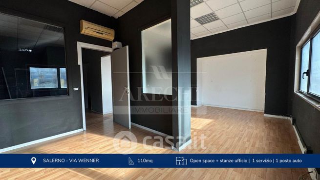 Ufficio in commerciale in 