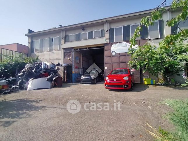 Capannone in commerciale in Via XXV Aprile 1