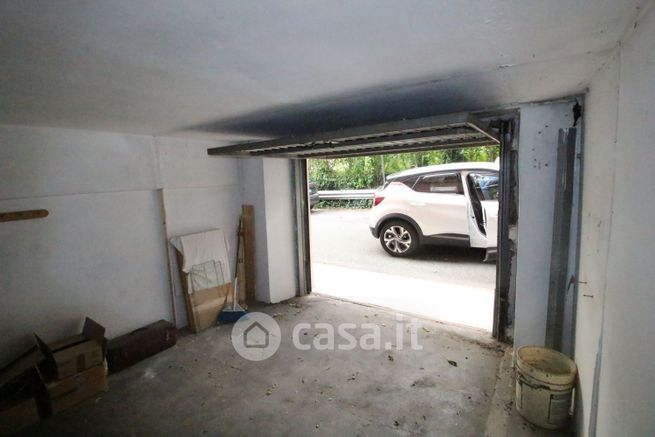 Box/posto auto in residenziale in Via della Torrazza 24ar