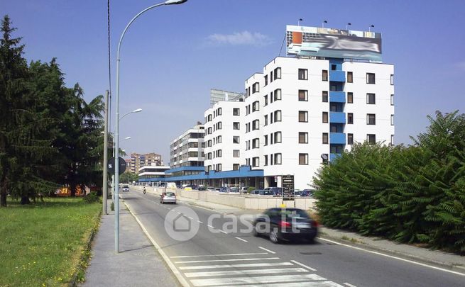 Ufficio in commerciale in Via Cesare Cantù 1