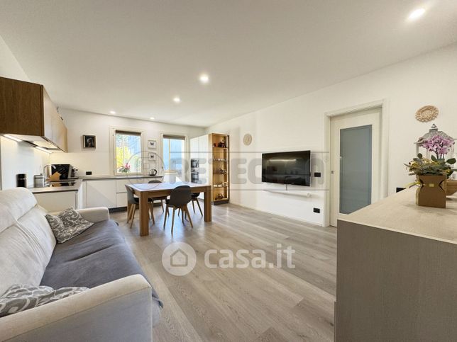 Appartamento in residenziale in Via Rasia Dal Polo 21