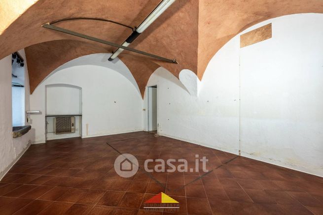 Attività/licenza (con o senza mura) in commerciale in Via Palazzo di Città 31