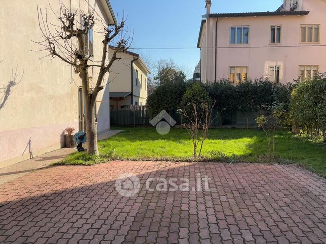 Casa indipendente in residenziale in Via Monte Civetta 20