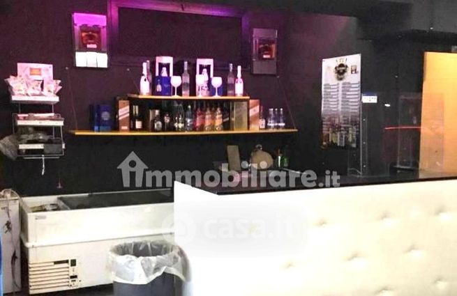 Negozio/locale commerciale in commerciale in Via Ettore Bellini 42