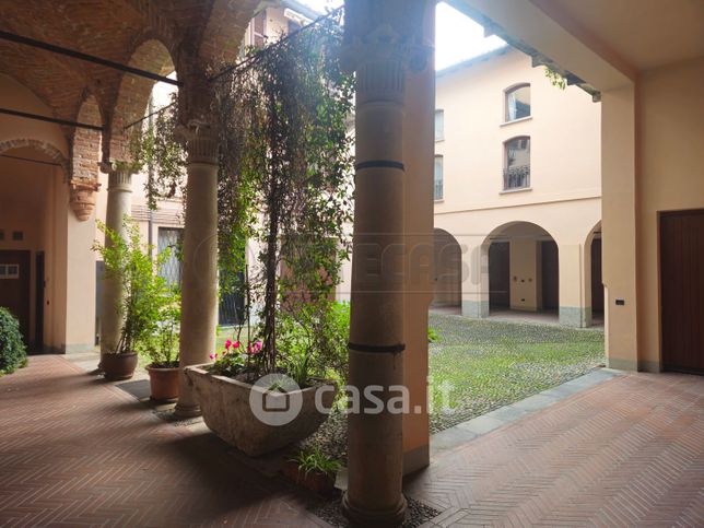 Appartamento in residenziale in Via Ala Ponzone