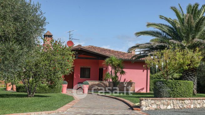 Villa in residenziale in Via Pisa 23