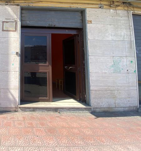 Negozio/locale commerciale in commerciale in Via delle Repubbliche Marinare 316