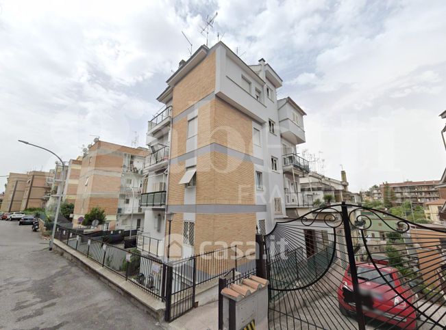 Appartamento in residenziale in Via Pio Piacentini 20
