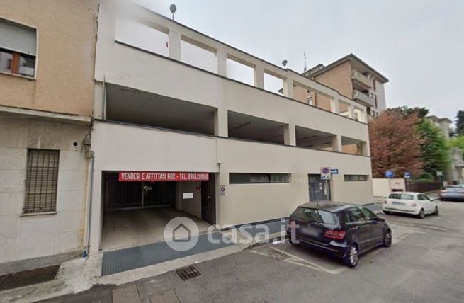 Box/posto auto in residenziale in Via Alcide De Gasperi 21