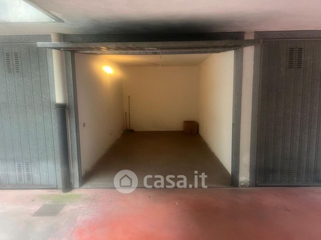 Box/posto auto in residenziale in Via Arrigo Boito 115