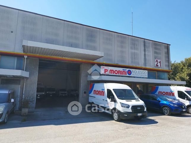 Capannone in commerciale in Via Coriano 58