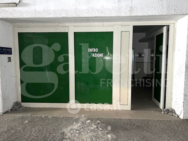 Ufficio in commerciale in Via Umbria 1