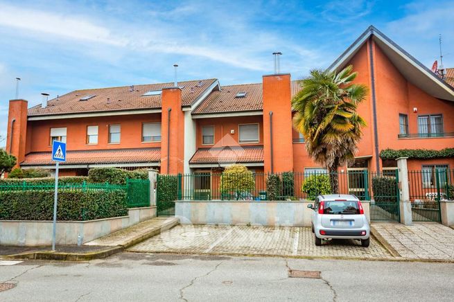 Villetta a schiera in residenziale in Via Centroni 52