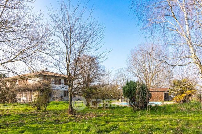 Casa indipendente in residenziale in Strada Cantone 41