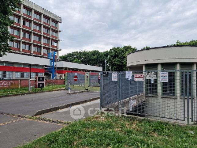 Box/posto auto in residenziale in Viale Tibaldi 43