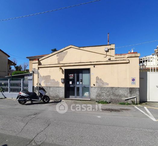 Capannone in commerciale in Via Michele Rossi