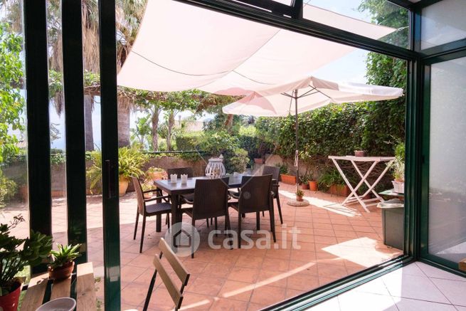 Villetta a schiera in residenziale in Via Giacomo Leopardi 11