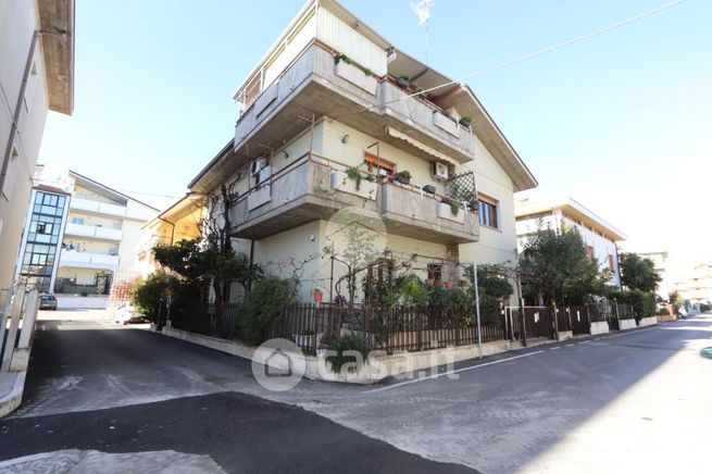 Casa indipendente in residenziale in Via Roma 12