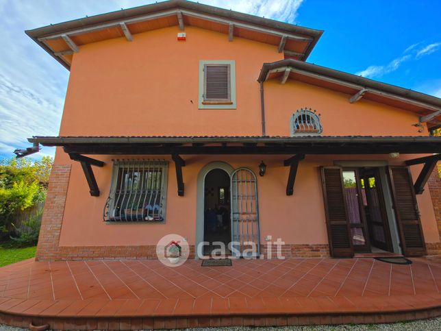 Casa bi/trifamiliare in residenziale in Via Francesco Donati 78