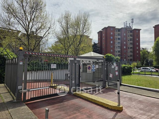 Box/posto auto in residenziale in Via Mario Donati 19