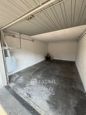 Box/posto auto in residenziale in Via Meloria 7