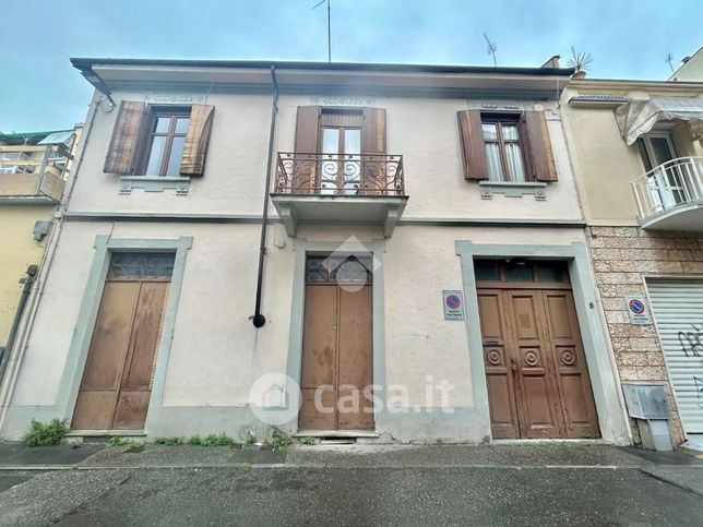 Casa indipendente in residenziale in Via Almese 8