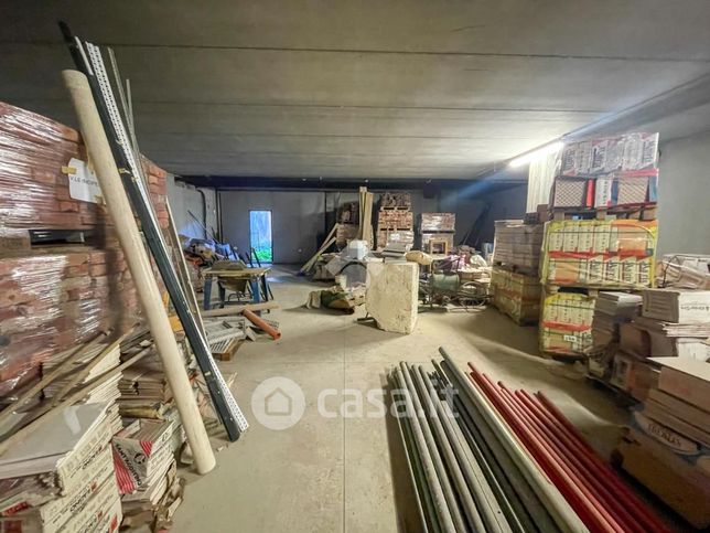 Capannone in commerciale in Via Monte Cevedale 5