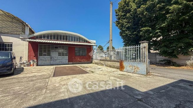 Capannone in commerciale in Strada Statale Padana Superiore 57