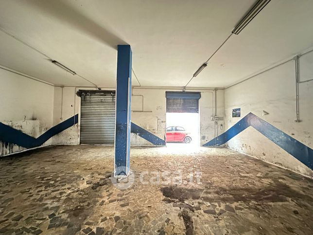 Capannone in commerciale in Via XXV Aprile